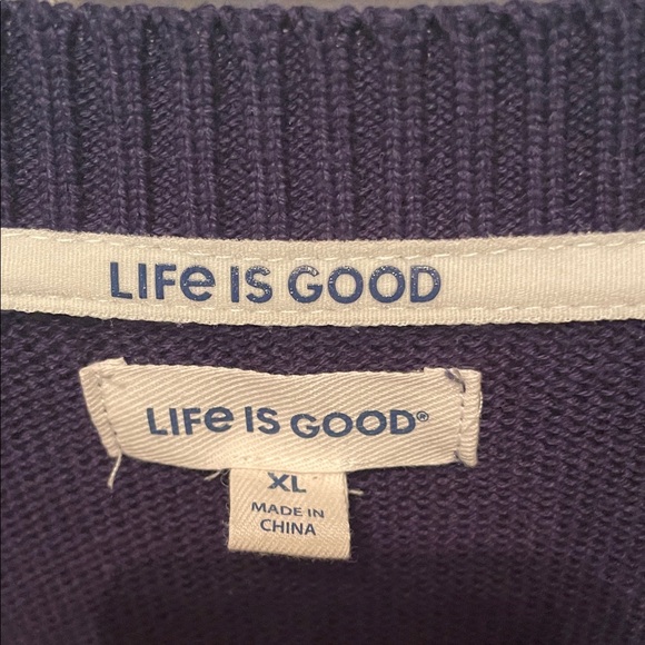 NWT Life Is Good Dark Blue Sweater with Strawberry Accents size XL - Picture 3 of 9
